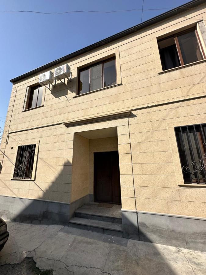 Favorit Hotel-Hostel 예레반 외부 사진